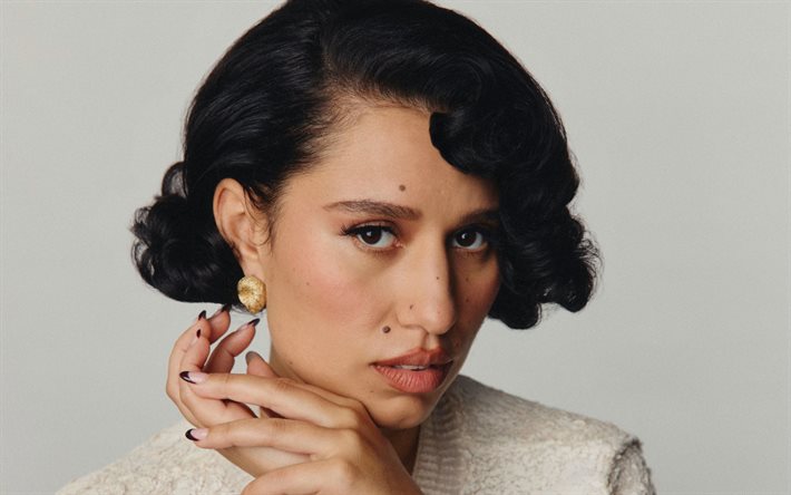 RAYE: The Pop Star Who Had to Leave the Machine to Become Herself.